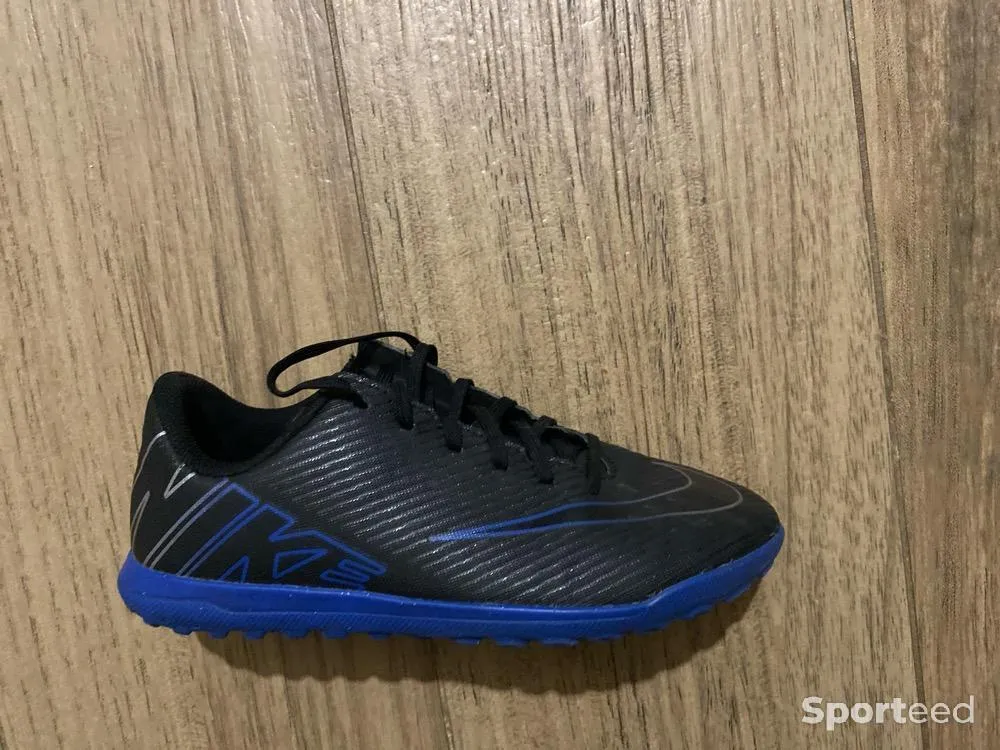 Chaussures de futsal d'occasion Ajouté le : 08/09/2024