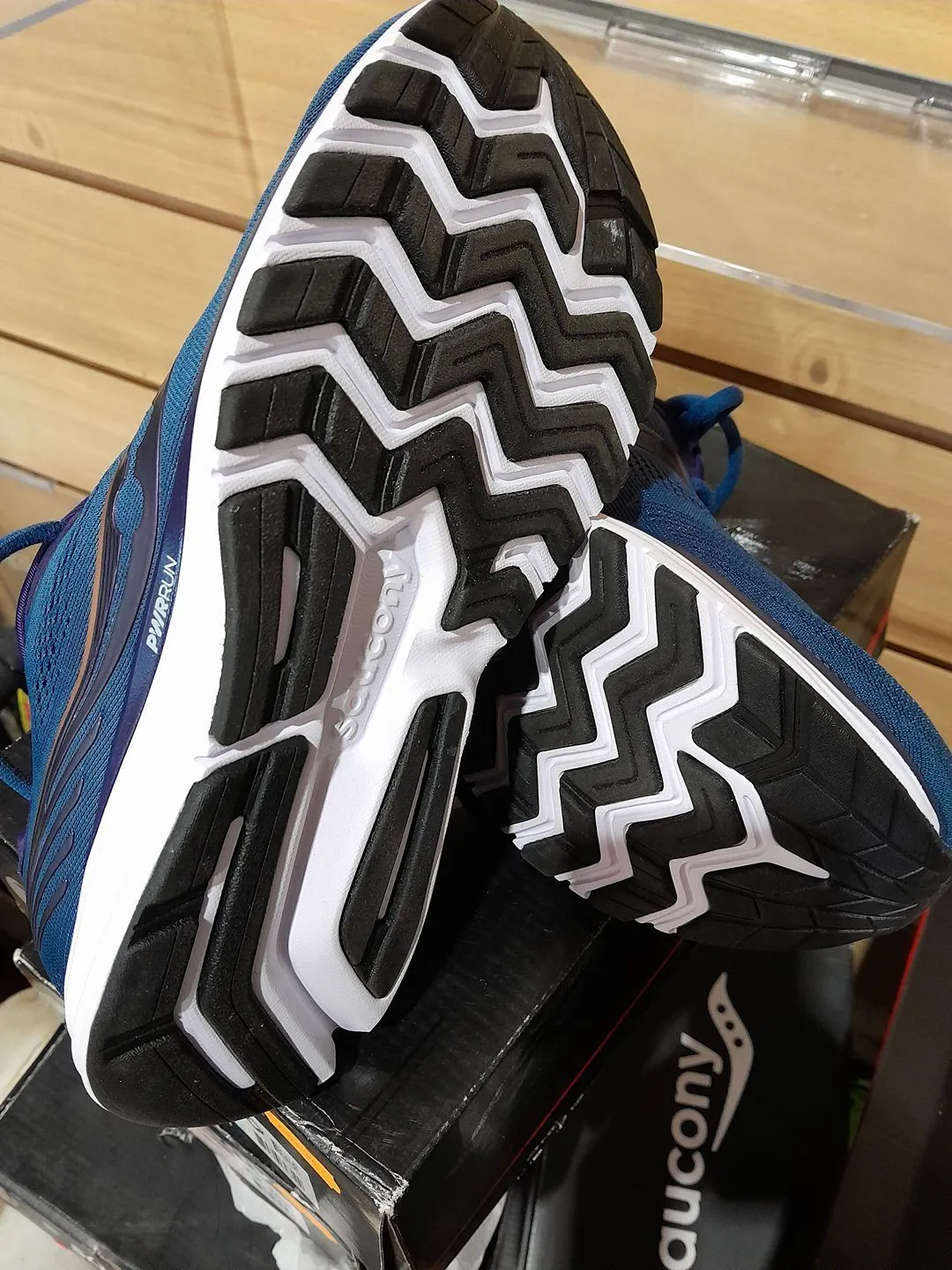 Chaussures de Running Saucony  42