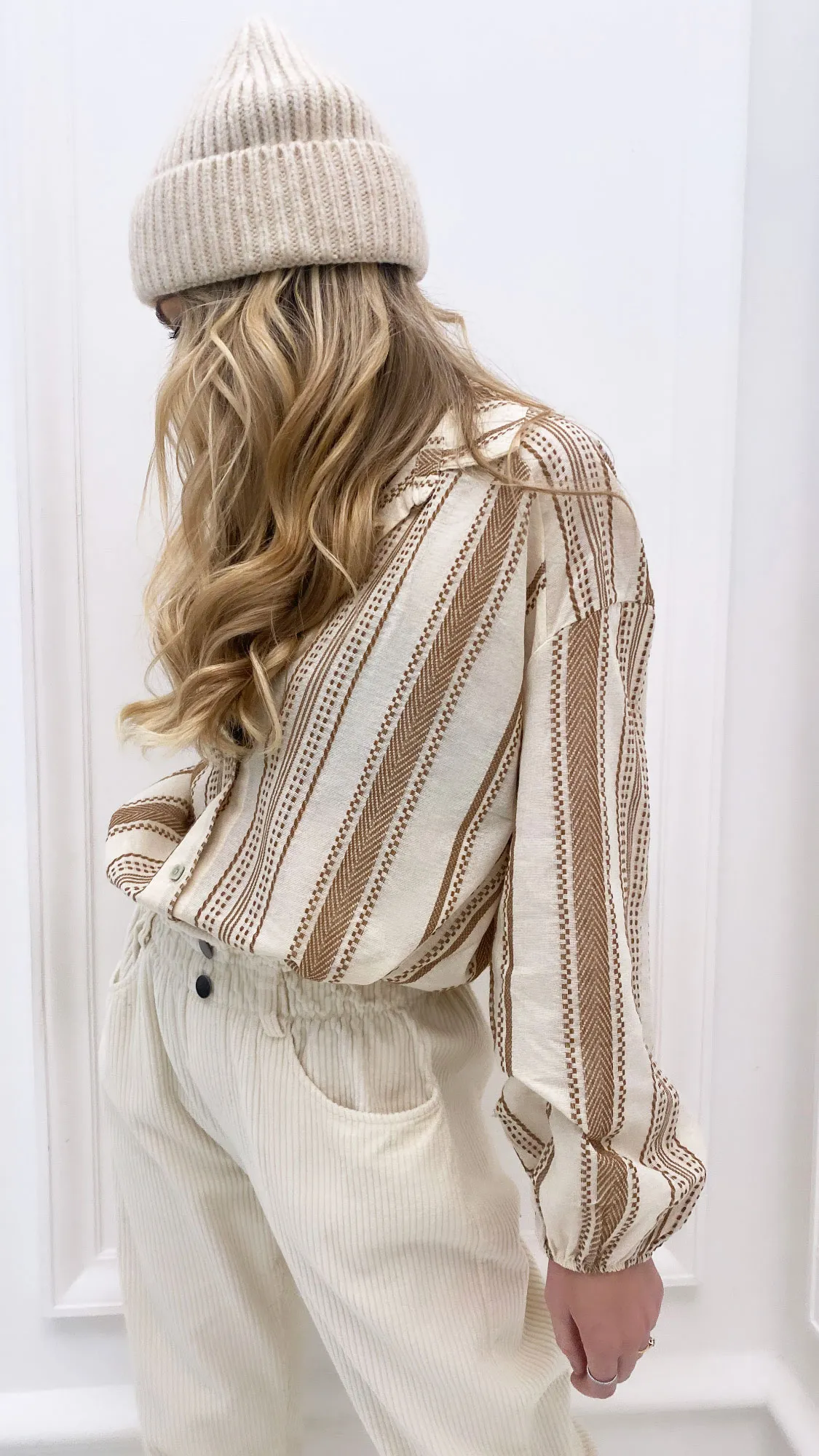 Chemise beige à motifs camels