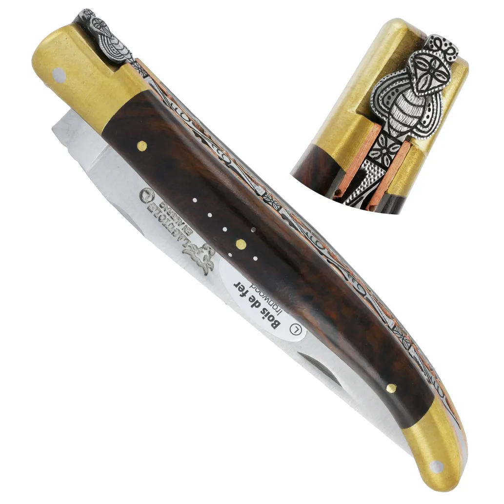 Couteau Pliant Prestige Laguiole en Aubrac Le Bijou Manche en Loupe de Bois de Fer 2 Mitres Dorées en Laiton Platines Cuivre Mou