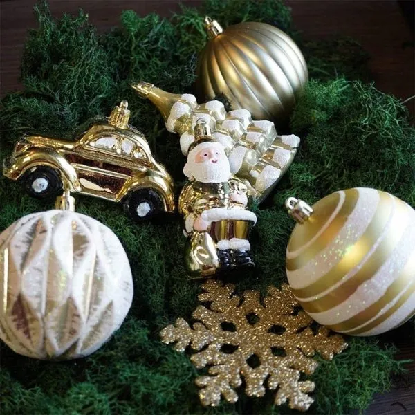 DECO NOEL A SUSPENDRE-20PCS-DANS COFFRET DORE BLANC-ASST