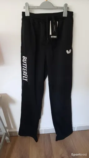 Pantalon de sport neuf Ajouté le : 25/02/2022