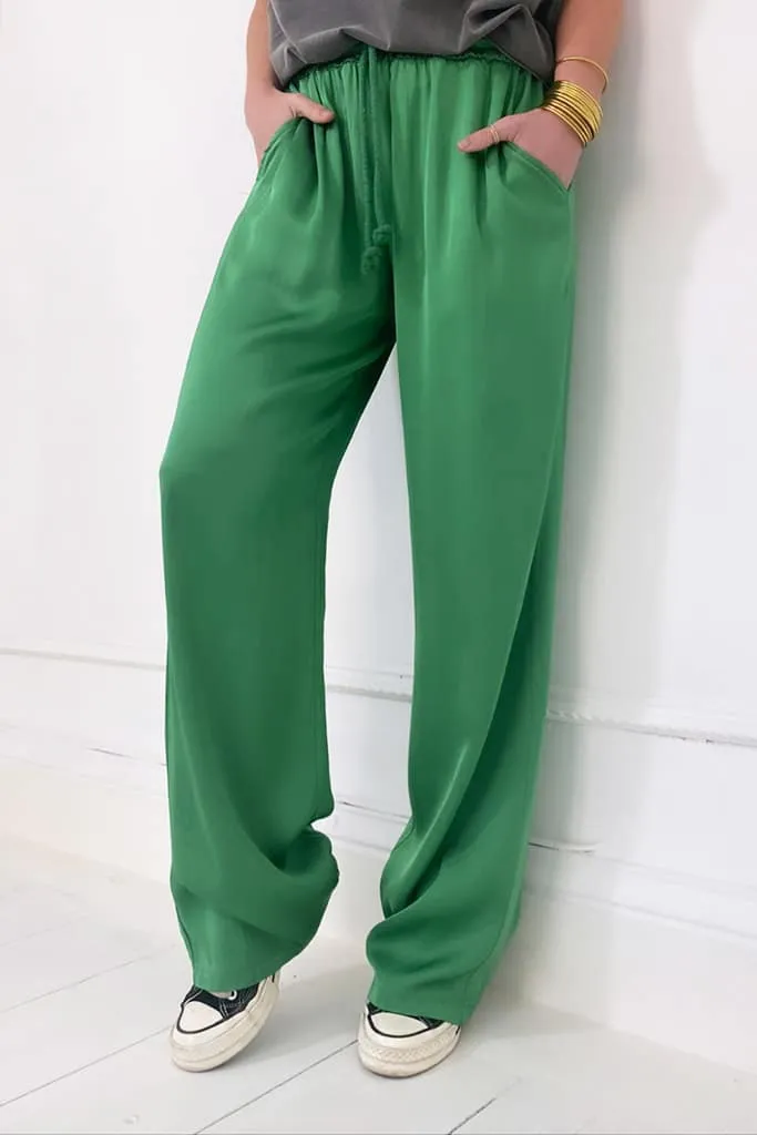 Pantalon fluide vert satiné