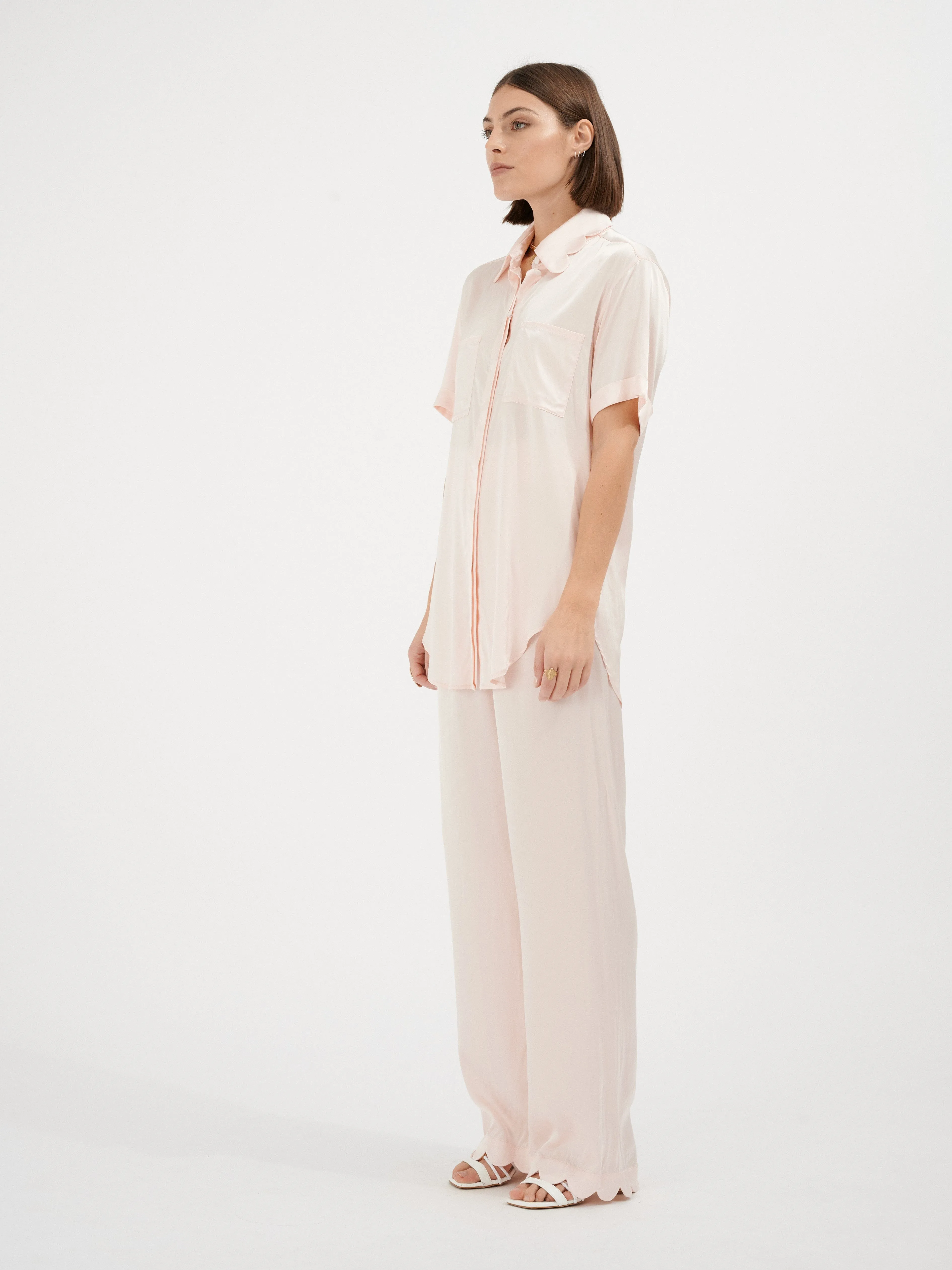 ROSERAIE - Chemise manches courtes col pétale en satin Amandine rose ple